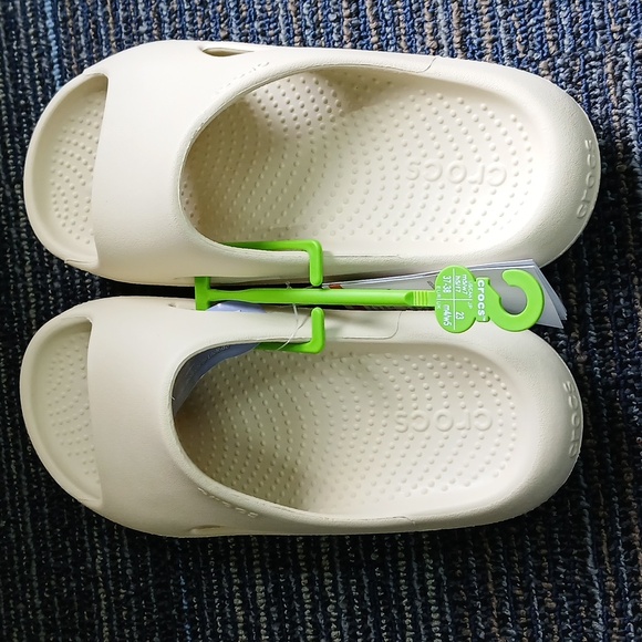 Crocs Mellow Revovery Slide Cream. W:7 M:5 - Picture 3 of 5